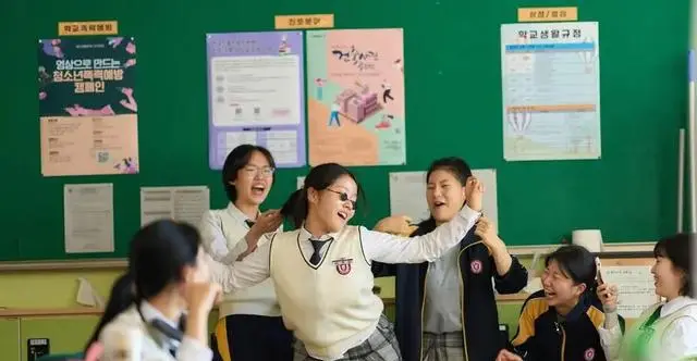 《世界的主人》多伦多首映，尹佳恩执导聚焦受害者叙事重构 资讯配图